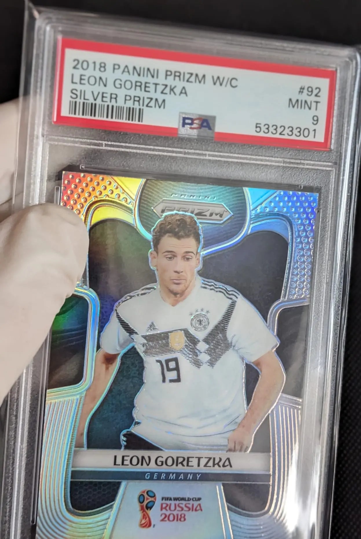 PSA 9 Leon Goretzka #92 2018 Prizm Panini Fußball Bayern München - Image #2