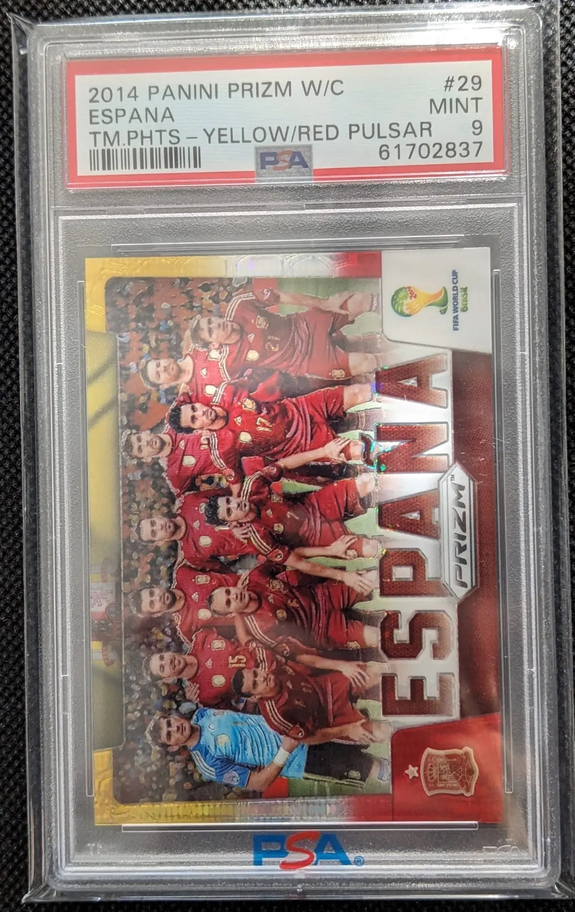 PSA 9 Spanien Espana 2014 Prizm #29 Fifa World Cup Brazil Yellow/Red Pulsar Panini Fußball - Image #1